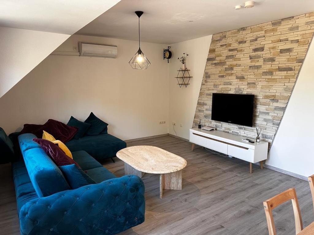 A&V Apartments Wunderschoene Rheinblick Wohnung Zum Entspannen Apt Ela ดุยส์บูร์ก ภายนอก รูปภาพ