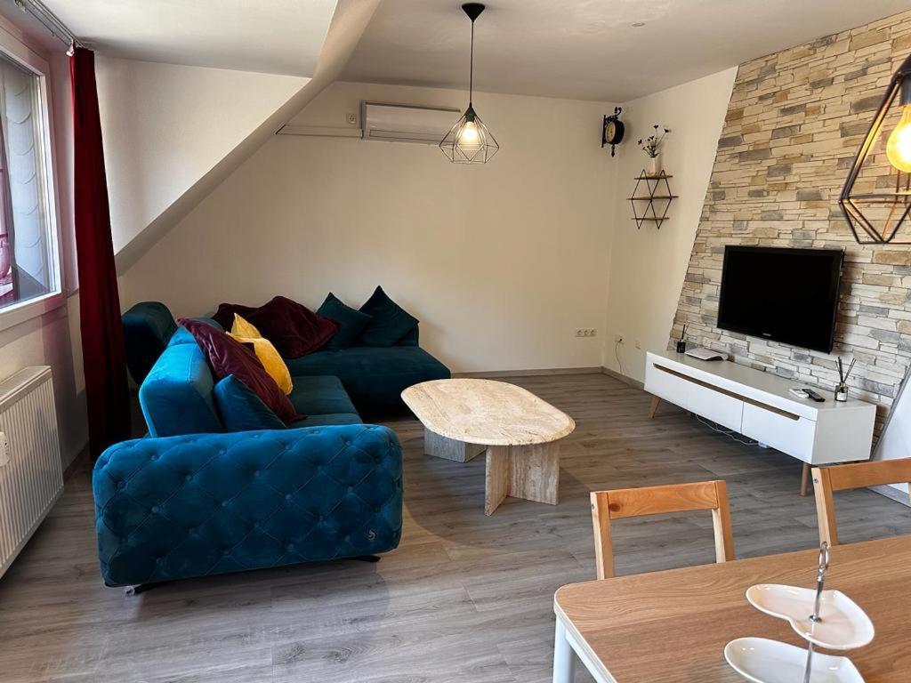 A&V Apartments Wunderschoene Rheinblick Wohnung Zum Entspannen Apt Ela ดุยส์บูร์ก ภายนอก รูปภาพ