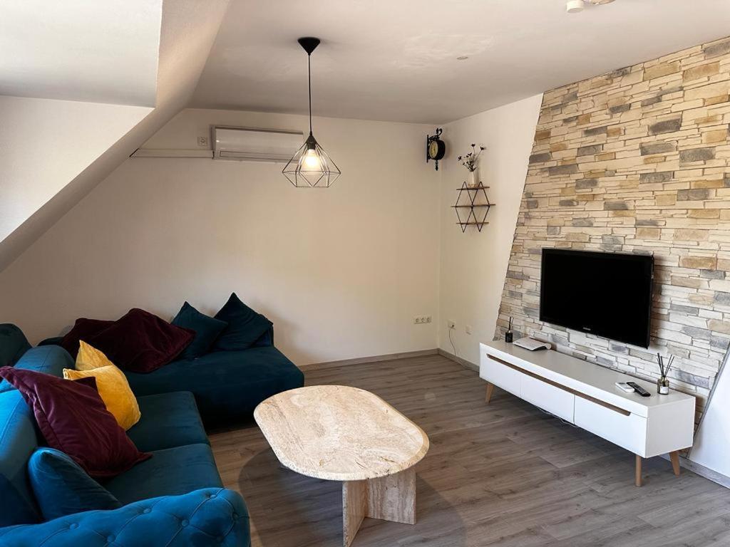 A&V Apartments Wunderschoene Rheinblick Wohnung Zum Entspannen Apt Ela ดุยส์บูร์ก ภายนอก รูปภาพ